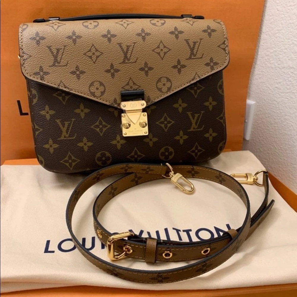 Louis Vuitton Pochette Métis Reverse